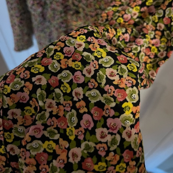 Floral Summer LS Dress. NEVER WORN WITH TAGS - Picture 4 of 5